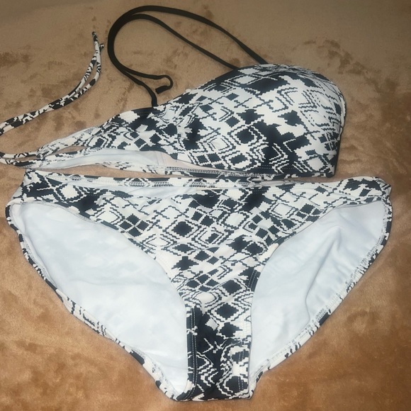 💐🌸💐 Bikini 👙 black and white color for women size XL 15/17 but fits like L . - Picture 3 of 9